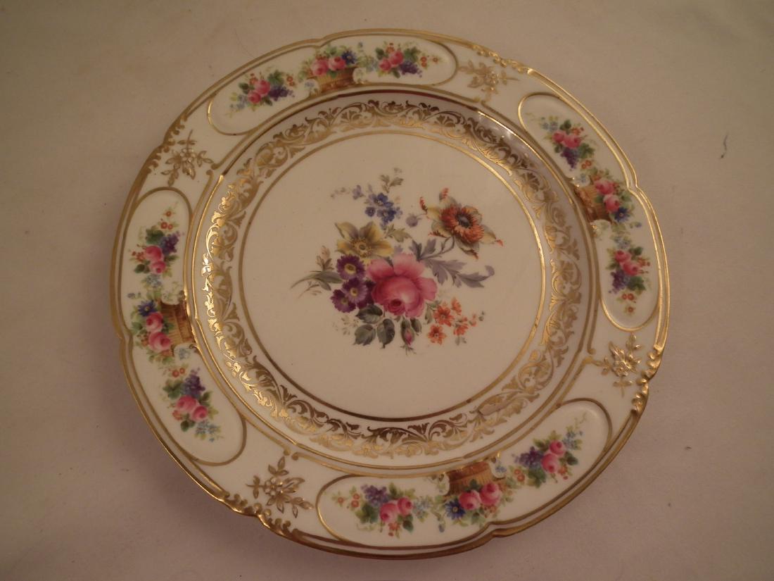 12 ROYAL DOULTON PLATES (1 of 3)