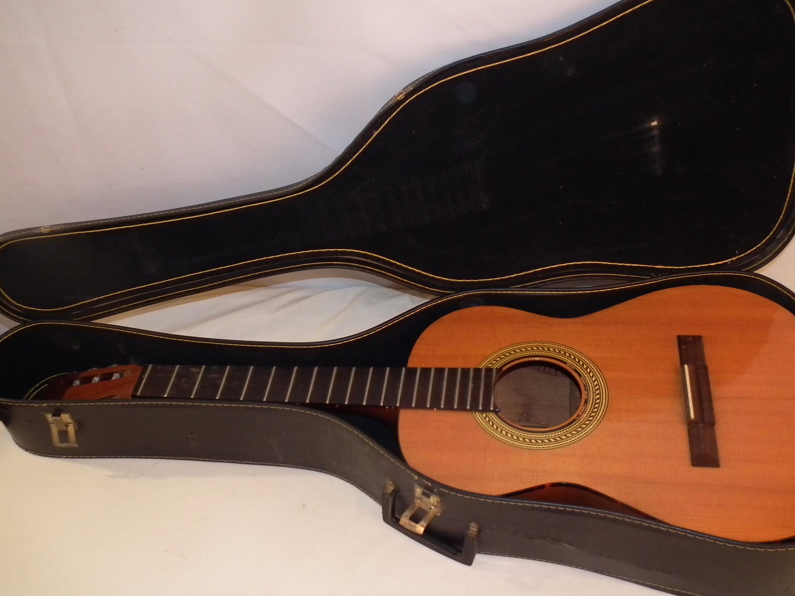 OLD GIBSON ACOUSTIC GUITAR: Early 1960's Gibson acoustic guitar Model C-1 Classic, serial number 127645. 39 in long. Inlaid with faux tortoise trim. Some tight cracks around sound hole.