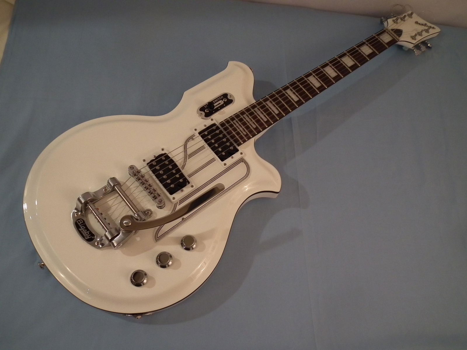 AIRLINE ELECTRIC GUITAR Jan 19, 2020 Americana Auctions in MA