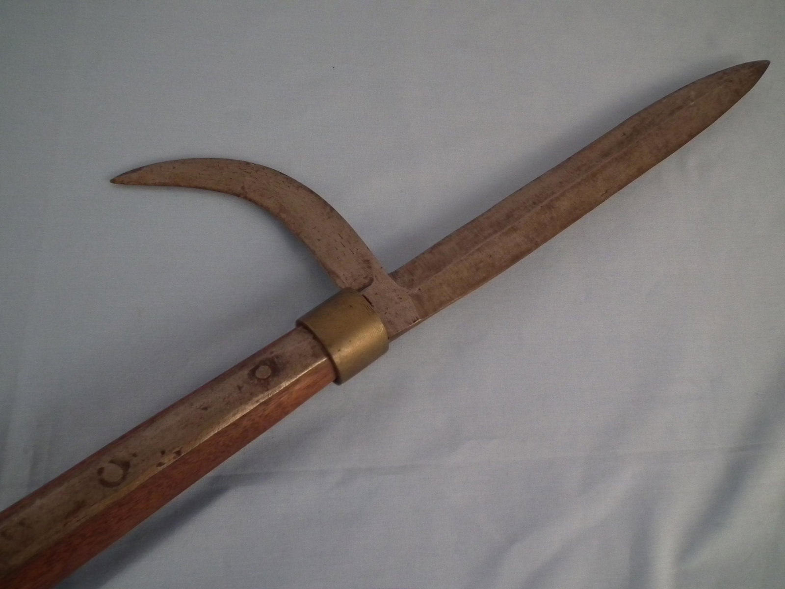 CONFEDERATE FROELICH PIKE: Rare Civil War Confederate bridle cutter pike attributed to Louis Froelich of North Carolina. Hickory shaft is 81 inches long with 12.5 inch steel blade with brass collar. VA estate collection.