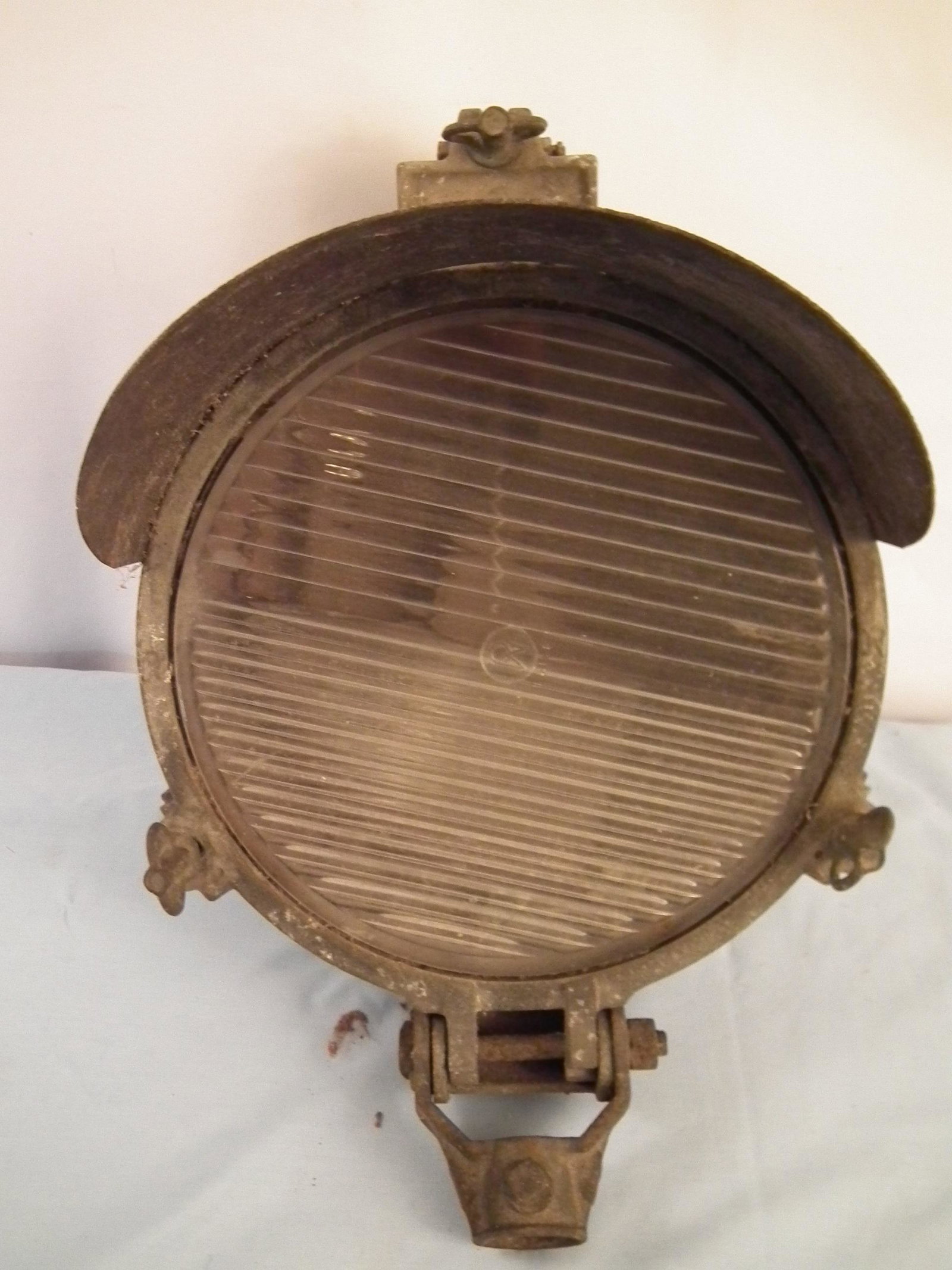 ANTIQUE PYLE RAILROAD LIGHT: Large antique metal railroad spotlight signed Pyle with 12 in glass lens and 18 in high. Pole mount type.