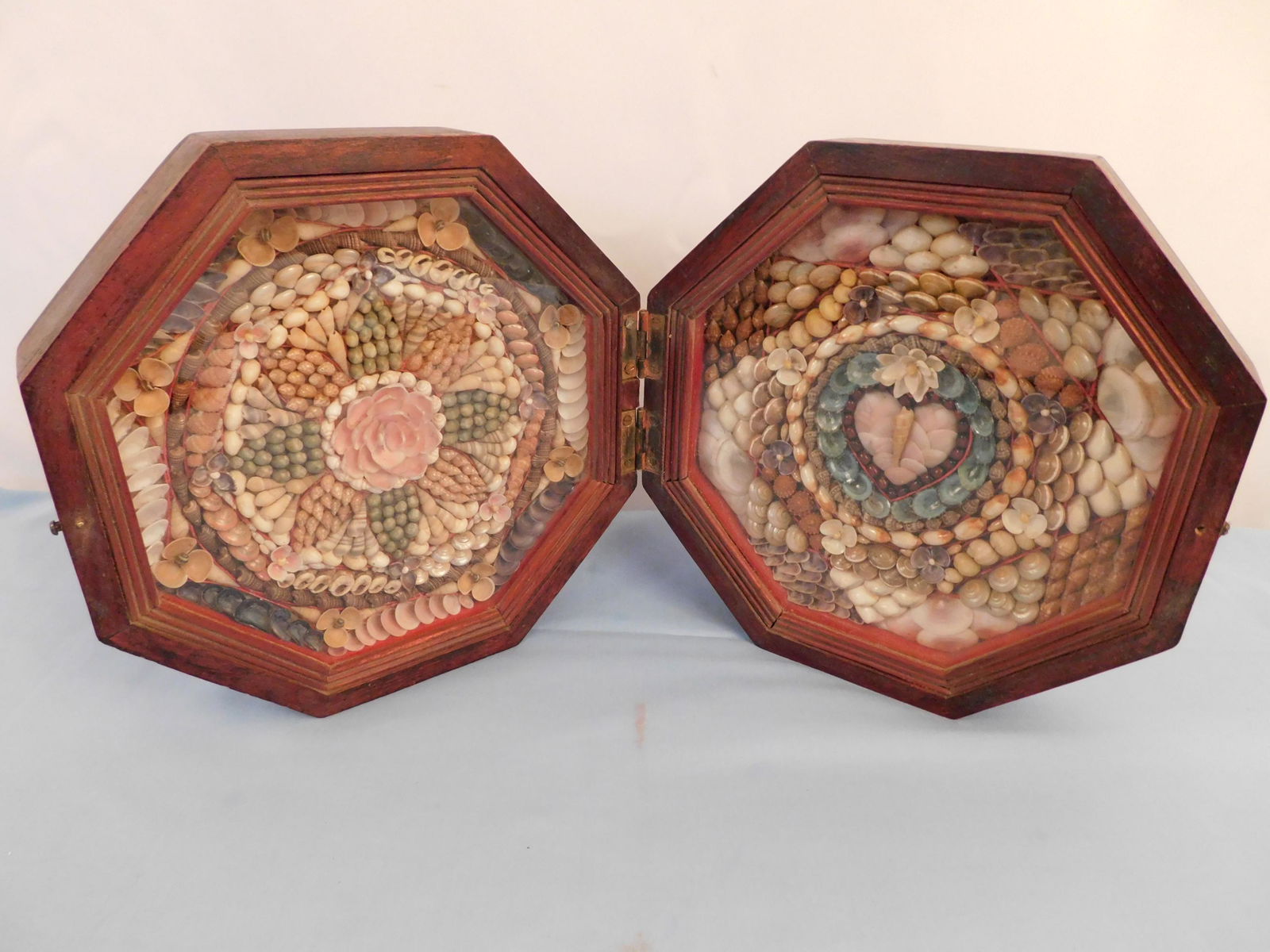 DOUBLE SAILOR SHELL VALENTINE (1 of 4)