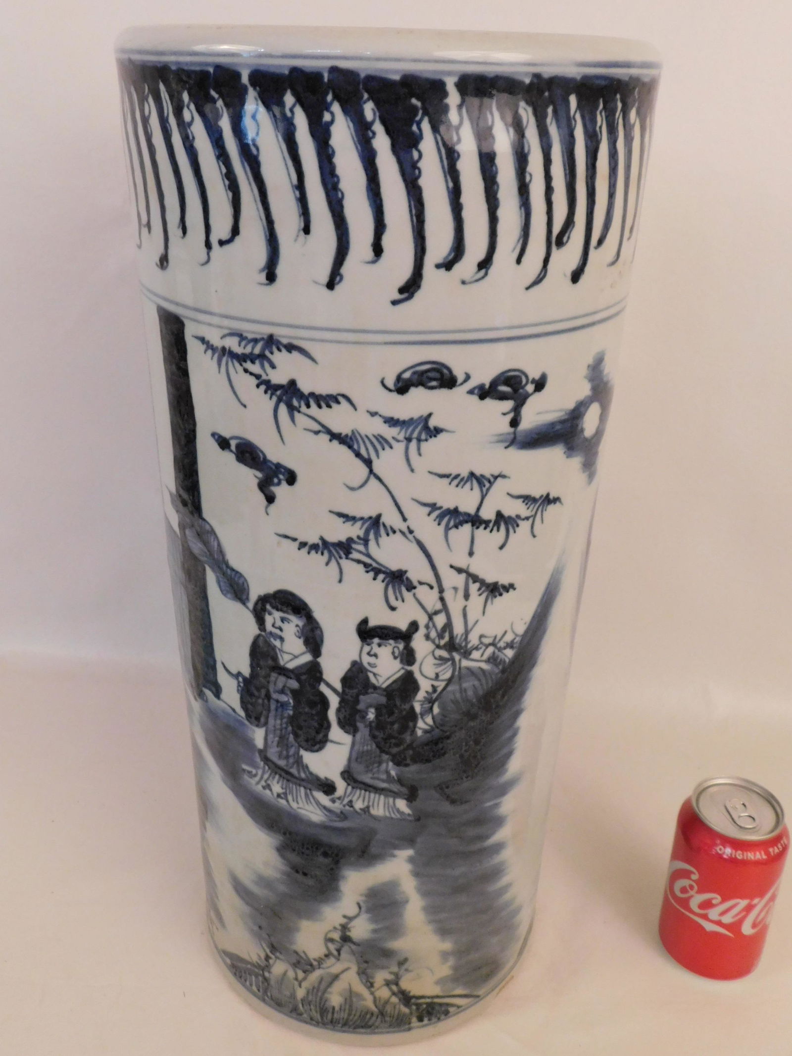 CHINESE UMBRELLA STAND (1 of 2)