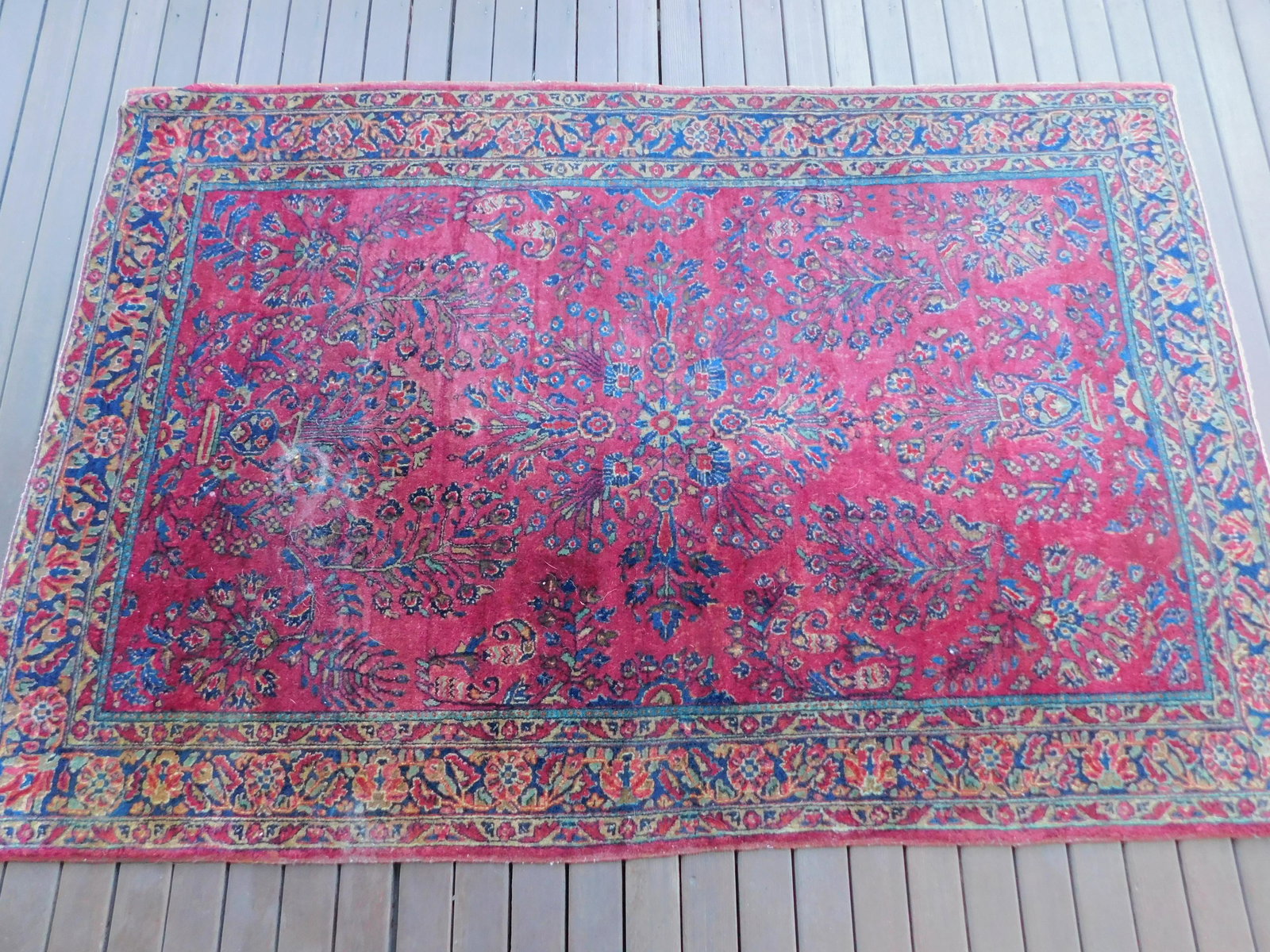 ANTIQUE SAROUK RUG: Antique Persian Sarouk scatter rug in red, 4 ft 5 x 6 ft 1 inches. VG condition