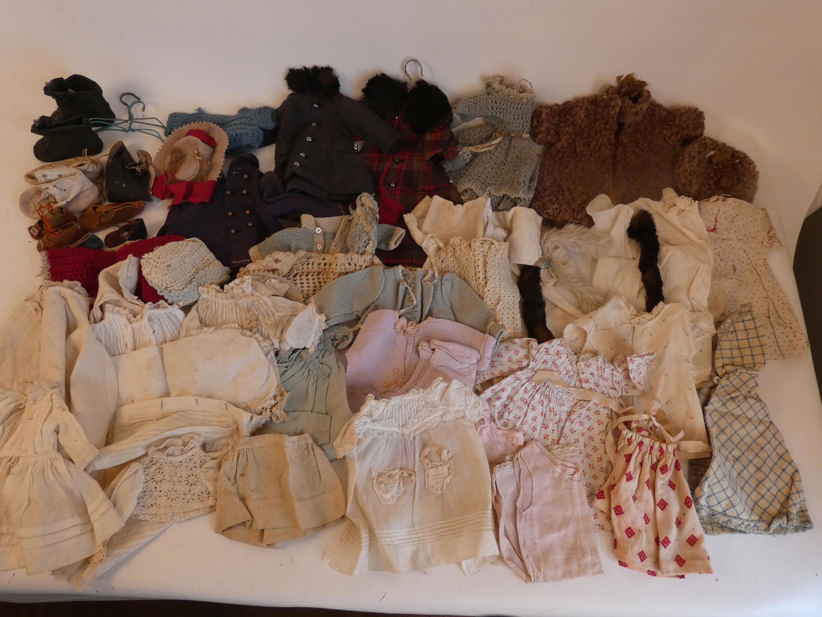LOT ANTIQUE DOLL CLOTHES (1 of 3)
