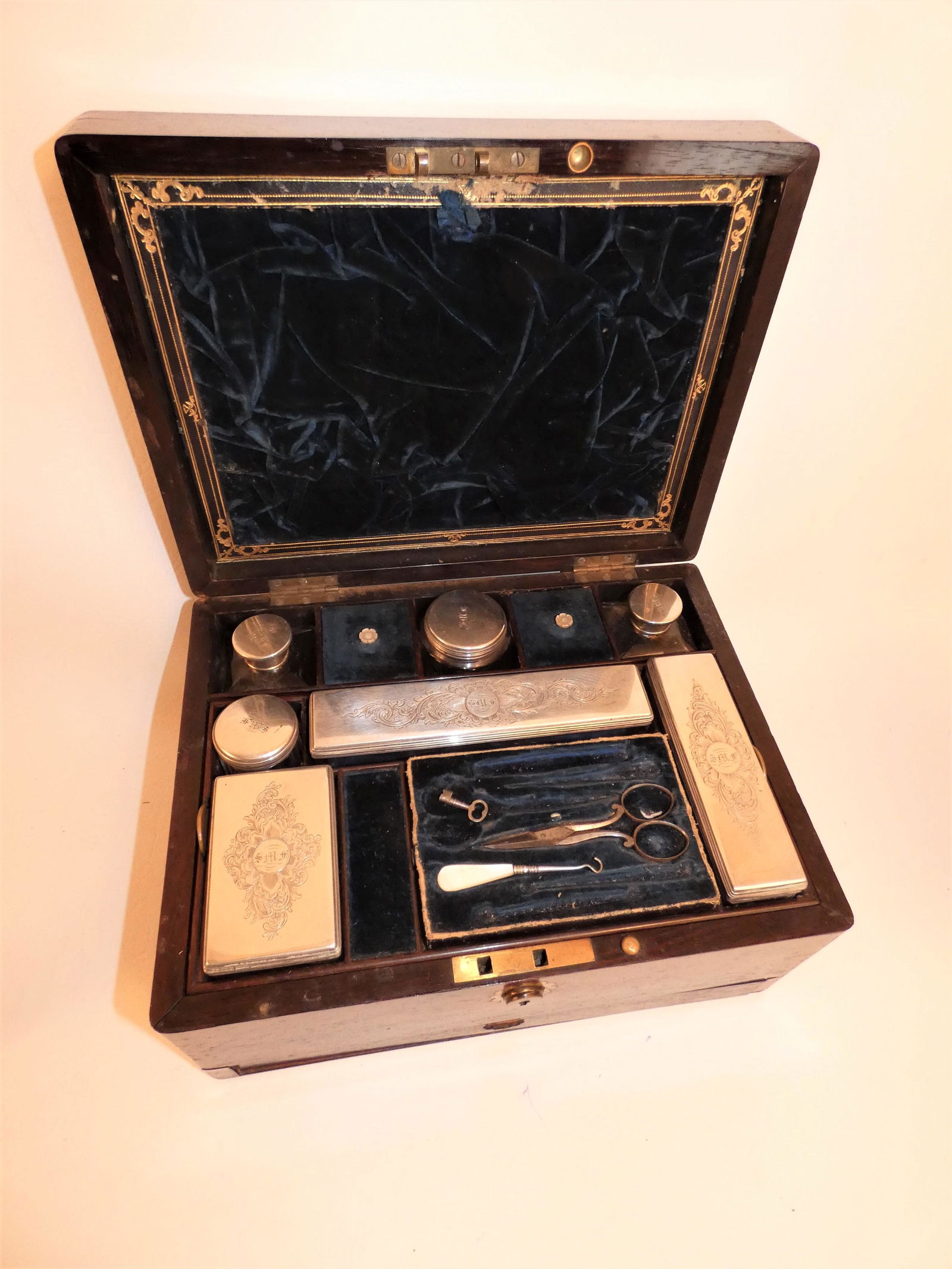 ENGLISH ROSEWOOD & STERLING VANITY CASE 1842 (1 of 4)