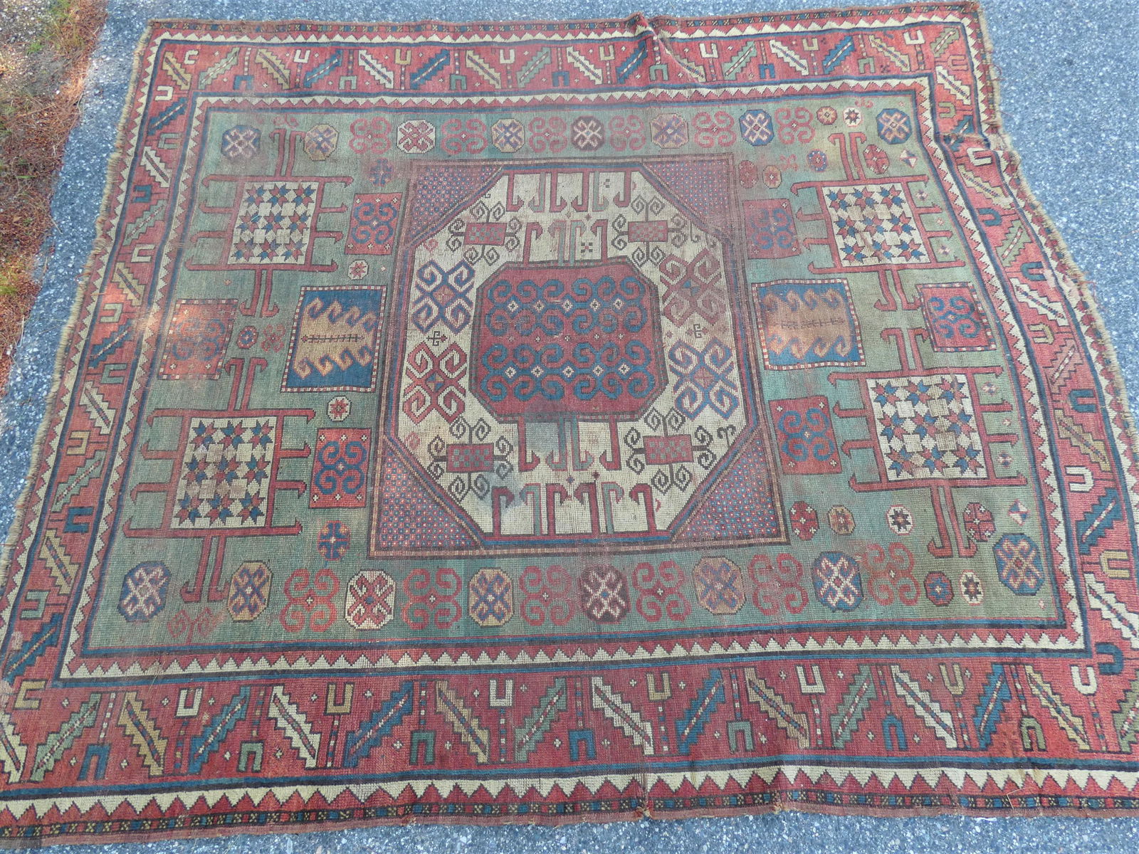 ANTIQUE KARACHOV RUG (1 of 5)