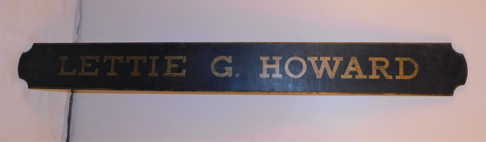 OLD WOOD SIGN HOWARD (1 of 1)