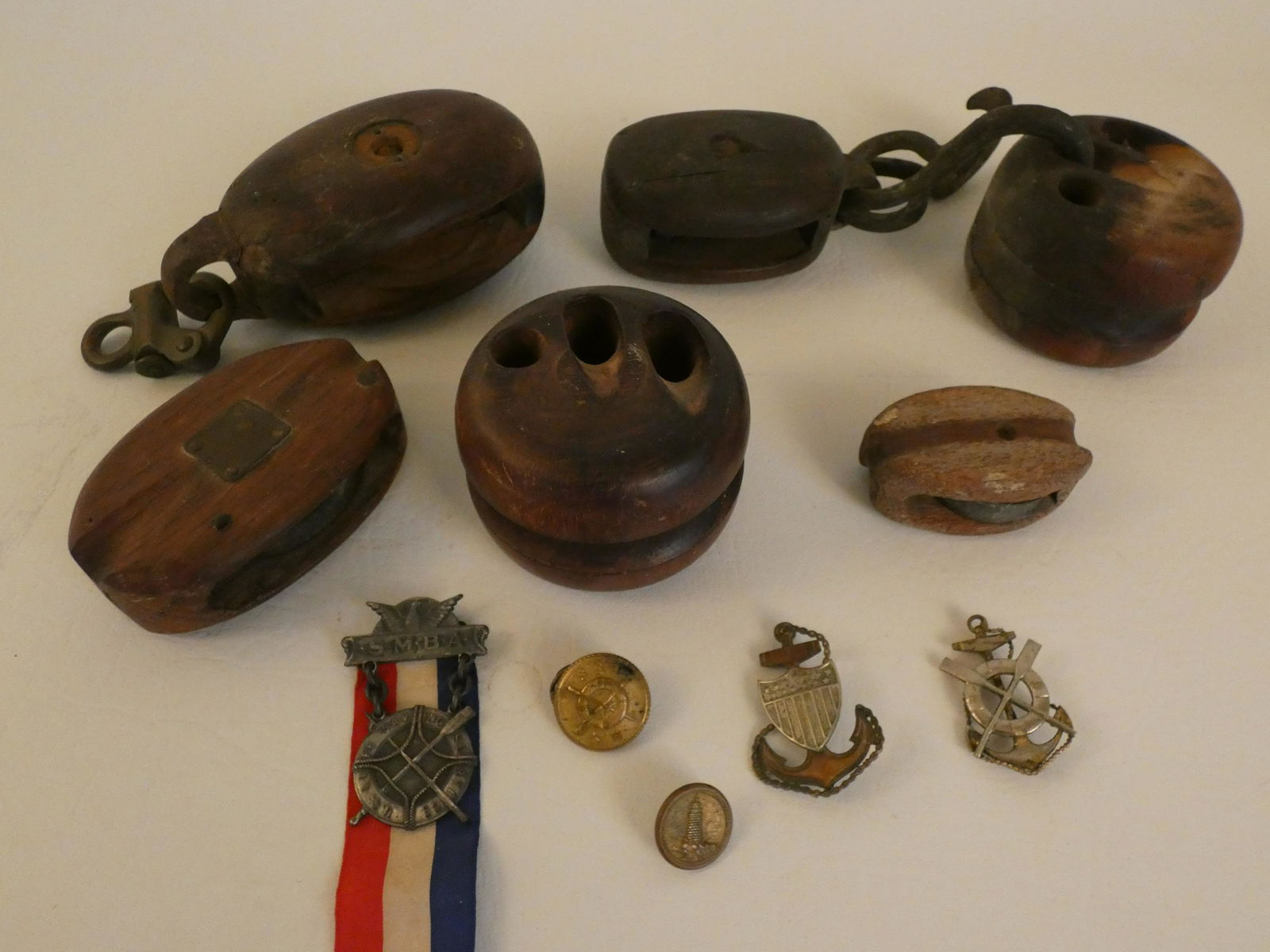 LOT MARINE ITEMS & PINS (1 of 3)