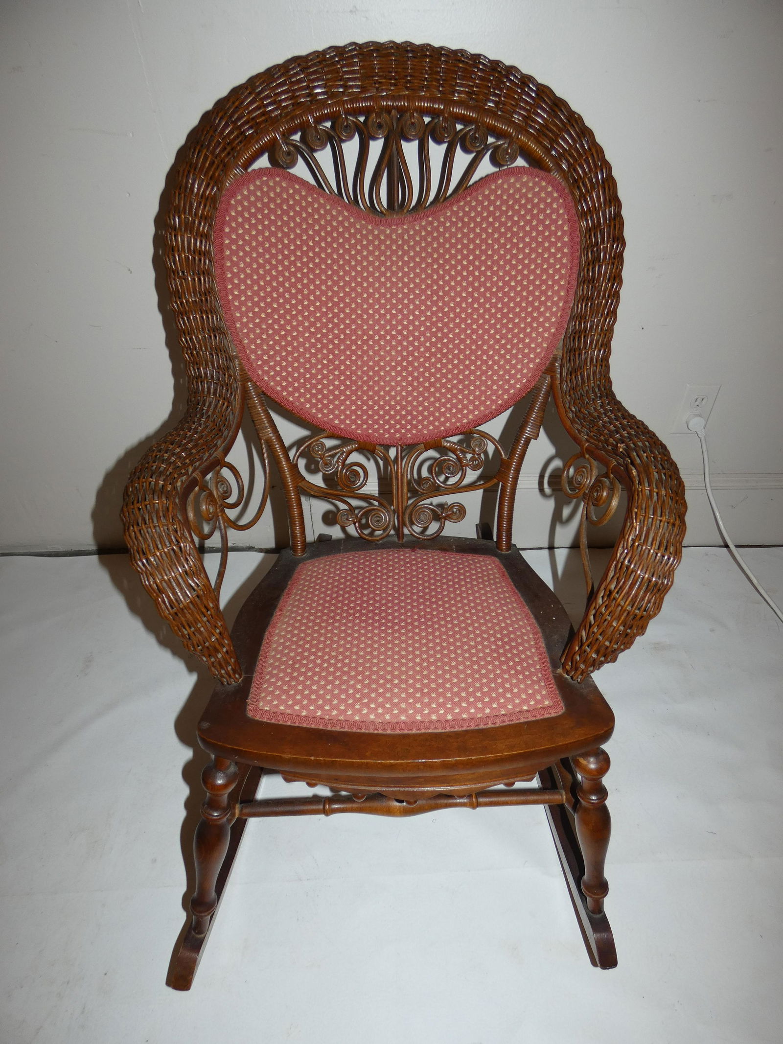 VICTORIAN WICKER ROCKER (1 of 3)