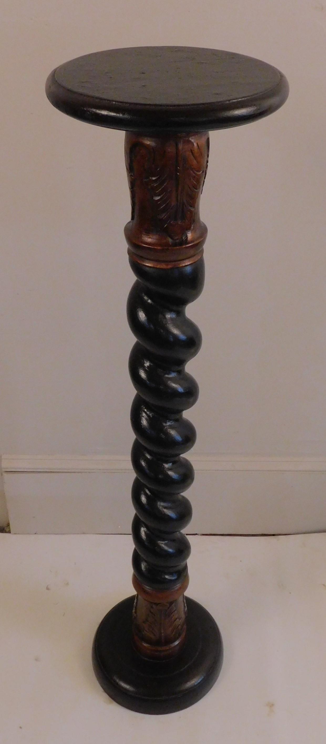 BARLEY TWIST STATUE STAND (1 of 2)