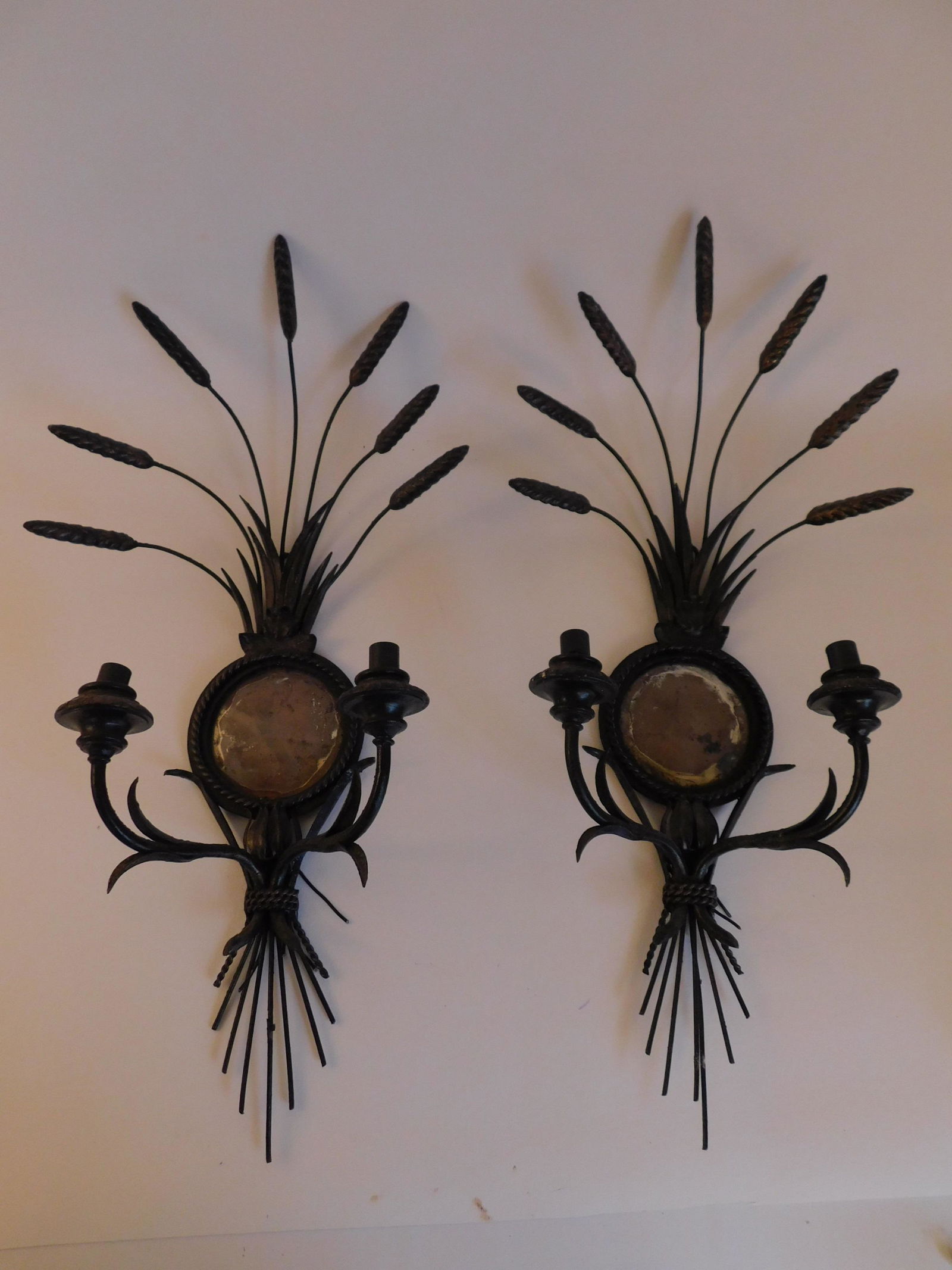 PAIR VINTAGE METAL SCONCES (1 of 2)