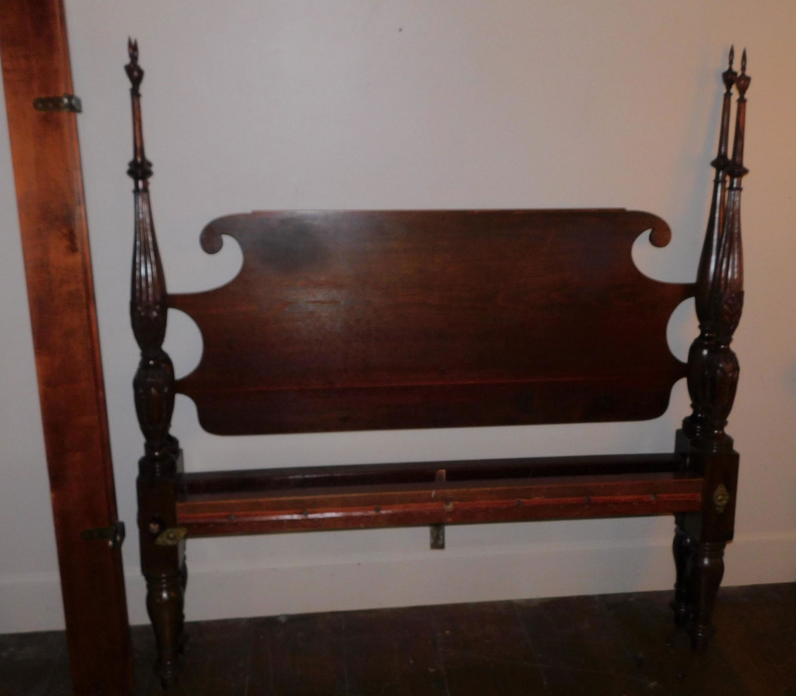 FULL SIZE CANOPY 4 POST BED (1 of 4)