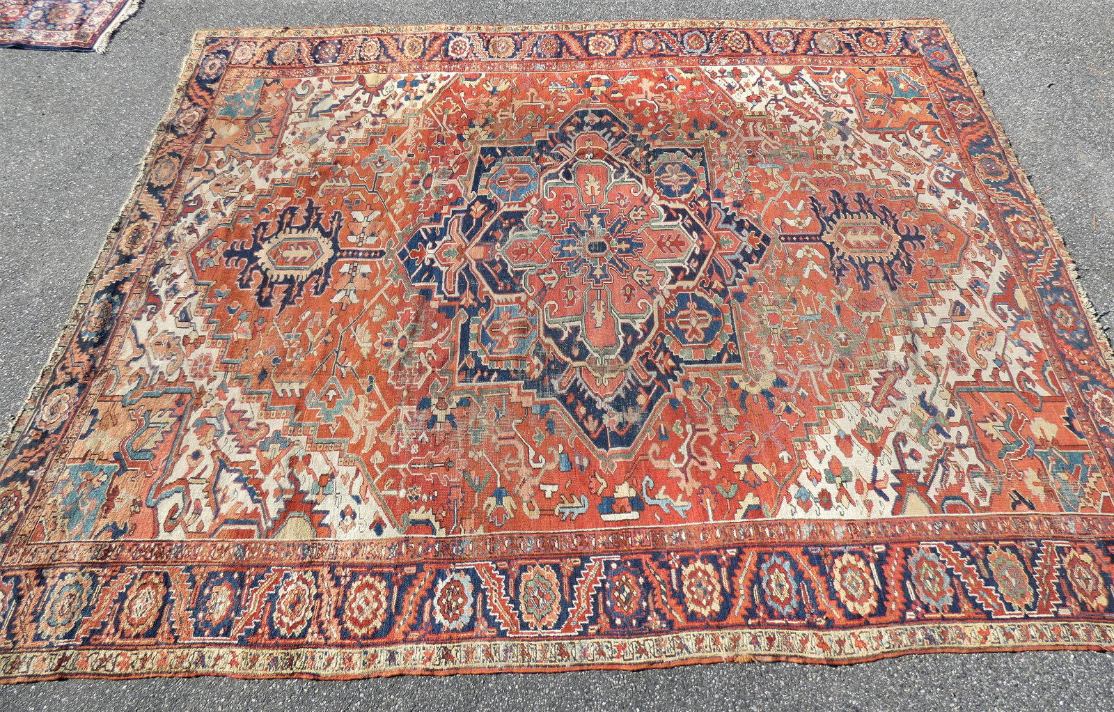 ANTIQUE ROOM SIZE HERIZ CARPET (1 of 6)
