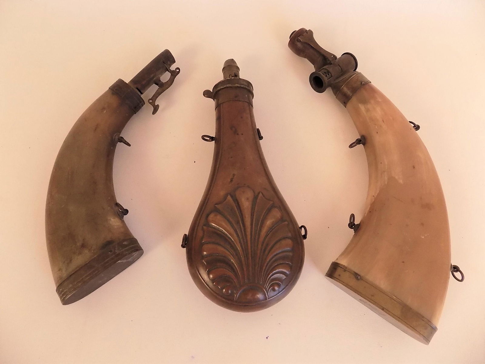 3 POWDER HORNS (1 of 2)