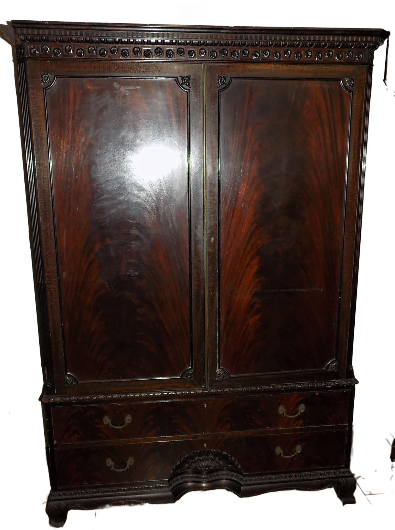 SUPERB CHIPPENDALE LINEN CABINET (1 of 5)