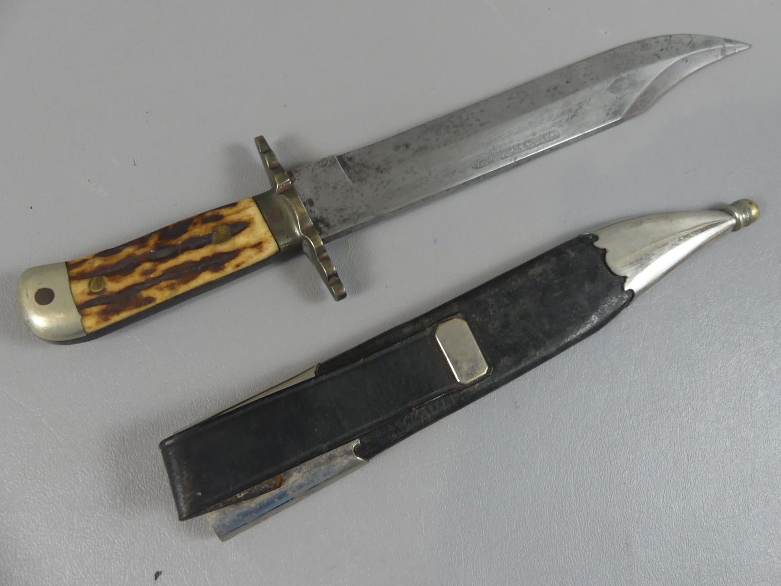 MANTON OF CALCUTTA BOWIE KNIFE (1 of 4)