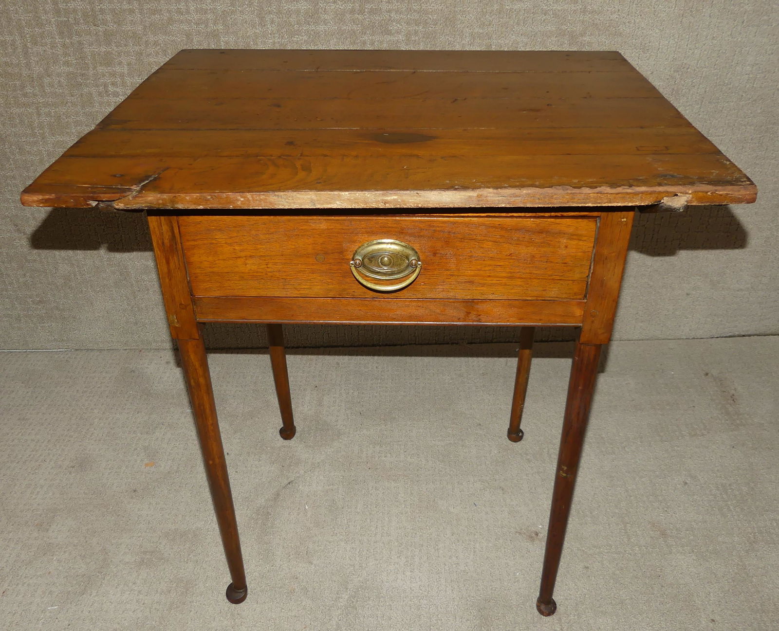 UNUSUAL Q.A. STAND W/BUTTON FEET (1 of 4)