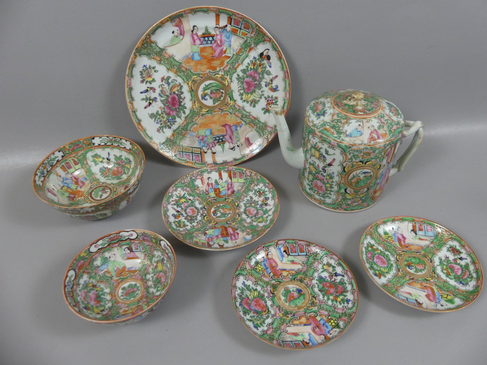 CHINESE ROSE MEDALLION LOT: Lot 7 pcs. Chinese Export Rose Medallion: 6 in drum teapot; 9.5 in plate; 3 small plates to 6.25 in; and 2 rice bowls to 6 in diam. All good condition.