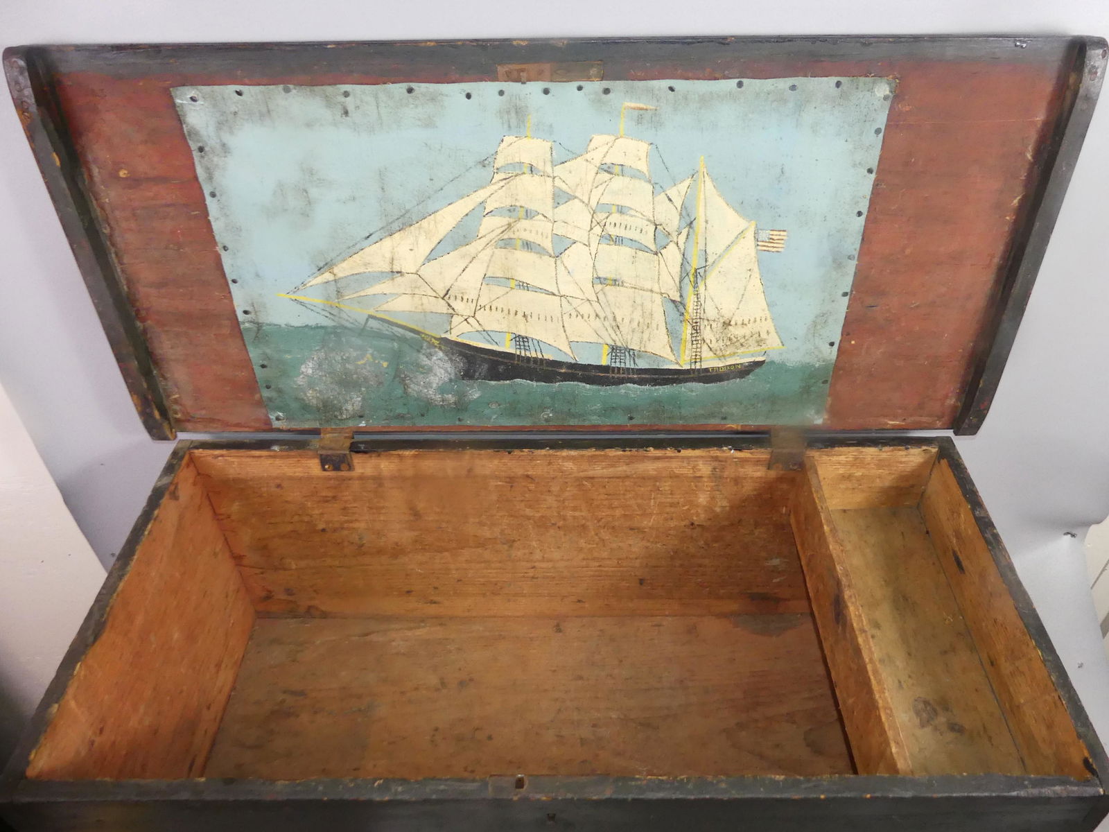 ANTIQUE SEAMAN'S TRUNK - SHIP PAINTING (1 of 4)