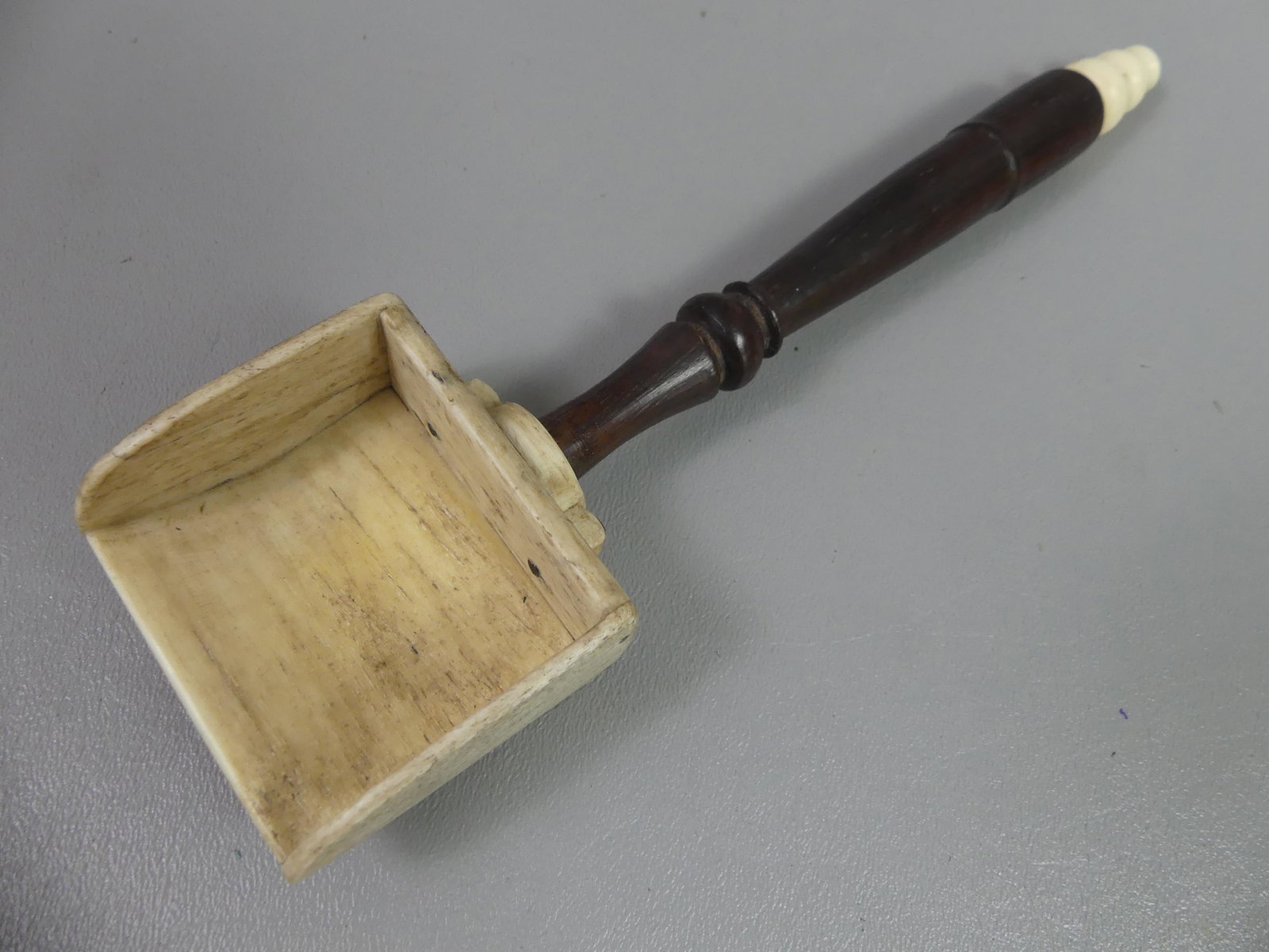 ANTIQUE WHALE BONE SCOOP: 19th century carved whale bone dry goods scoop in shovel form, 9 in long by 2.5 wide.