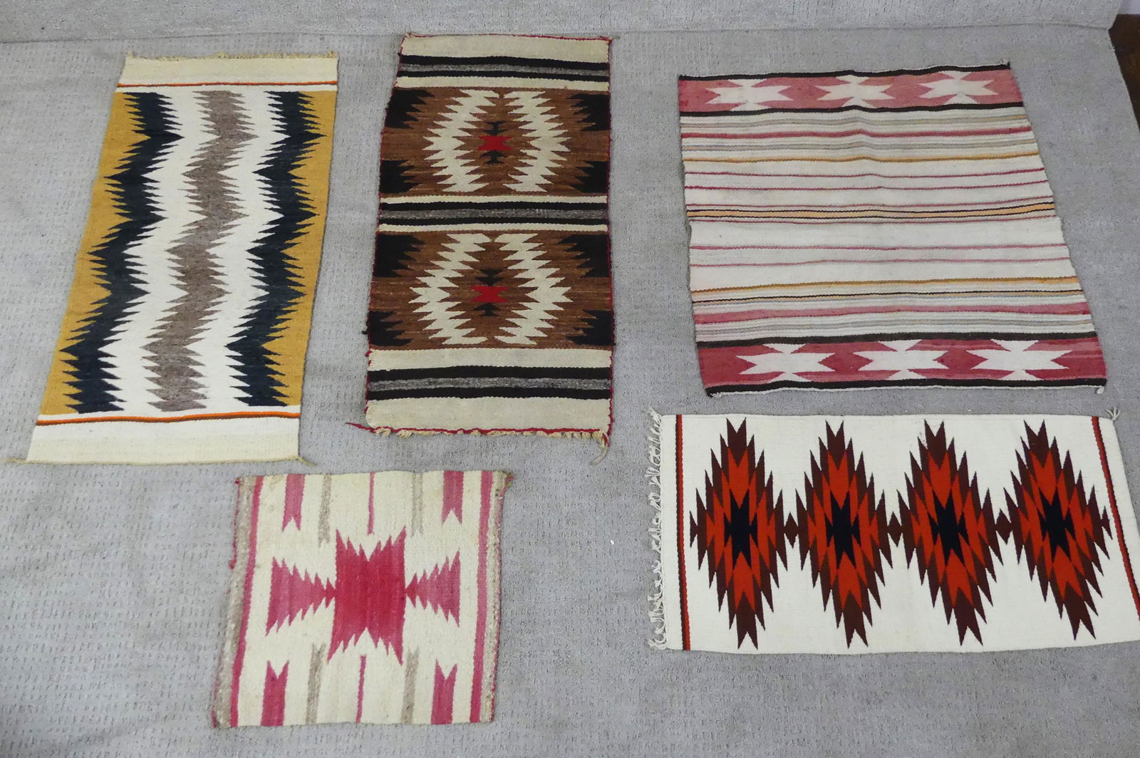 5 VINTAGE NAVAJO RUGS (1 of 6)