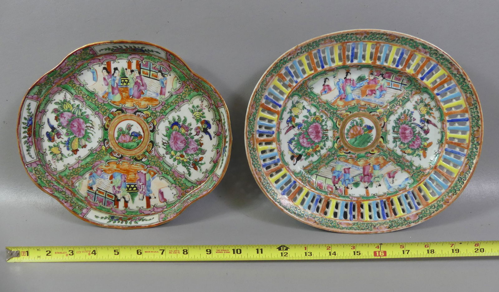 2 ANTIQUE CHINESE ROSE MEDALLION TRAYS (1 of 3)