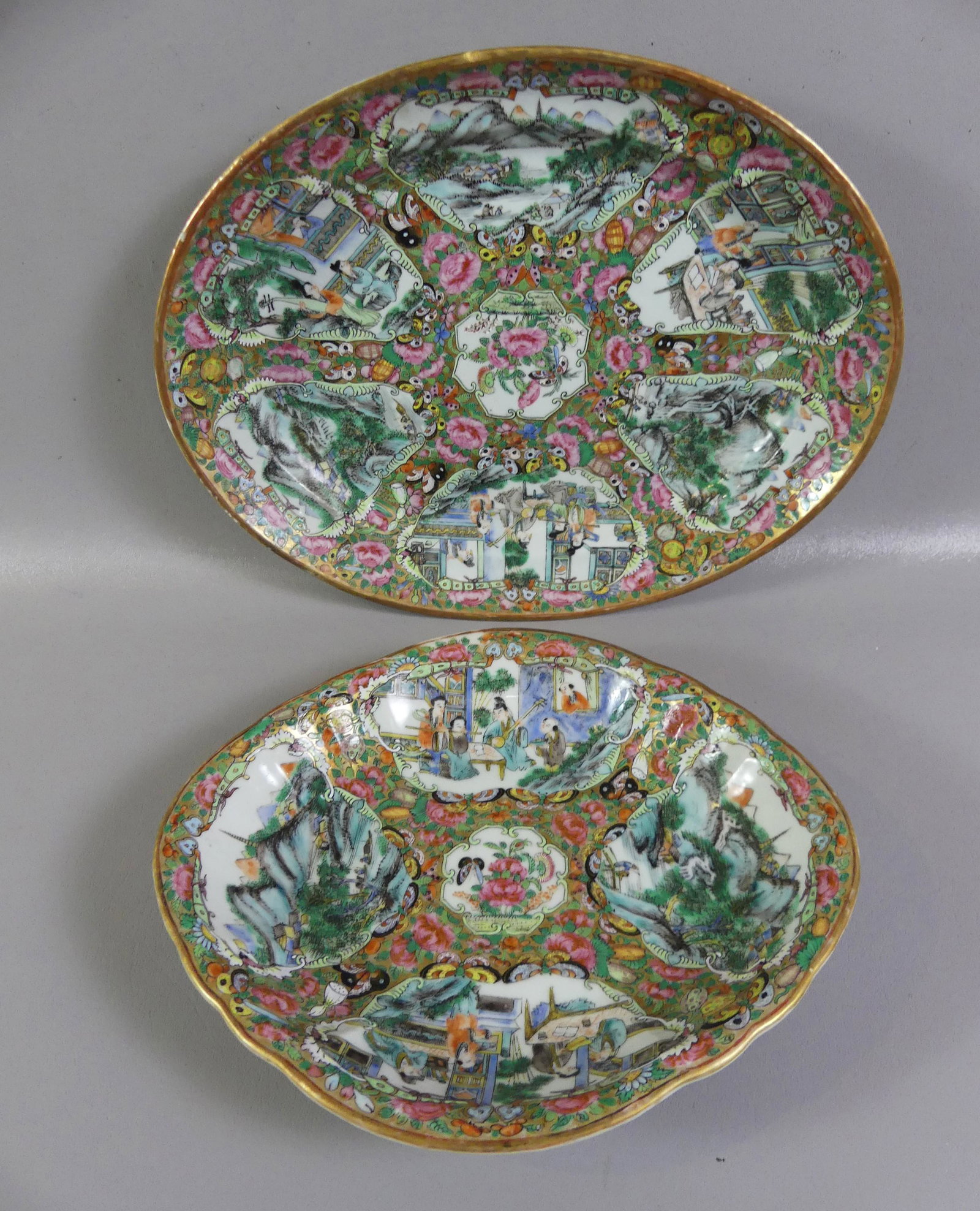 2 CHINESE ROSE MEDALLION PLATTERS (1 of 2)