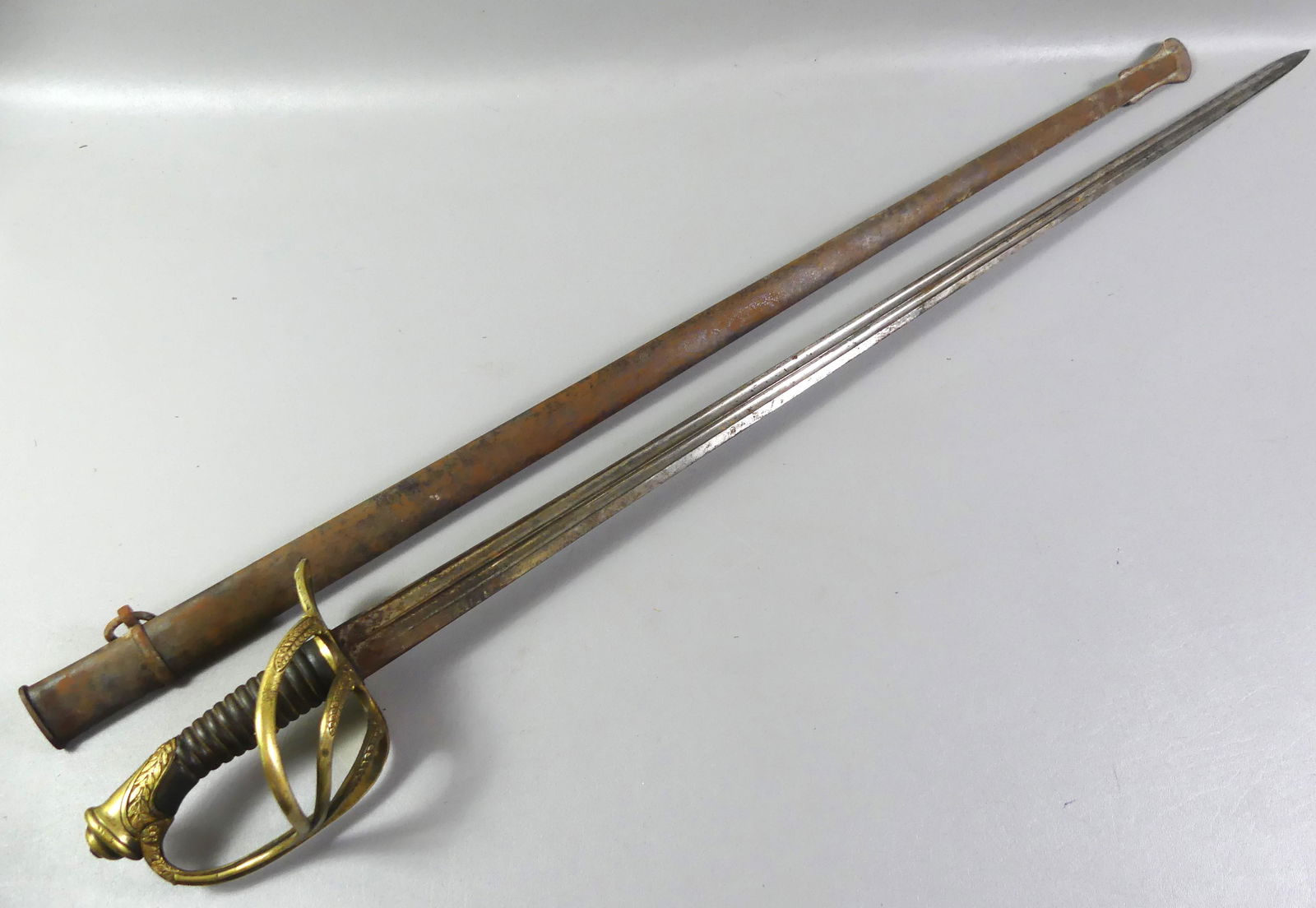 ANTIQUE FRENCH CAVALRY SWORD - MANCHON (1 of 8)