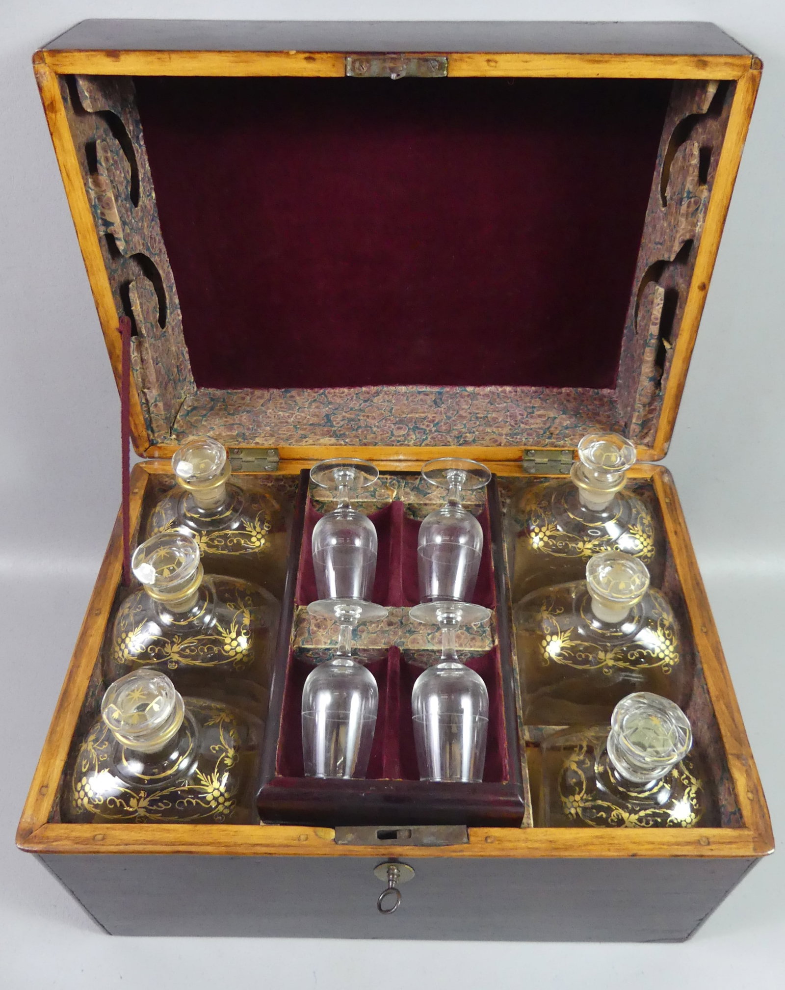 ANTIQUE SHIP'S DECANTER SET - 6 BOTTLE: Circa 1800 mahogany cased ship's portable bar / decanter set with 6 original gilt, hand blown glass decanters with stoppers (all good condition). Plus 8 cordial glasses (later, not original). Nice wal