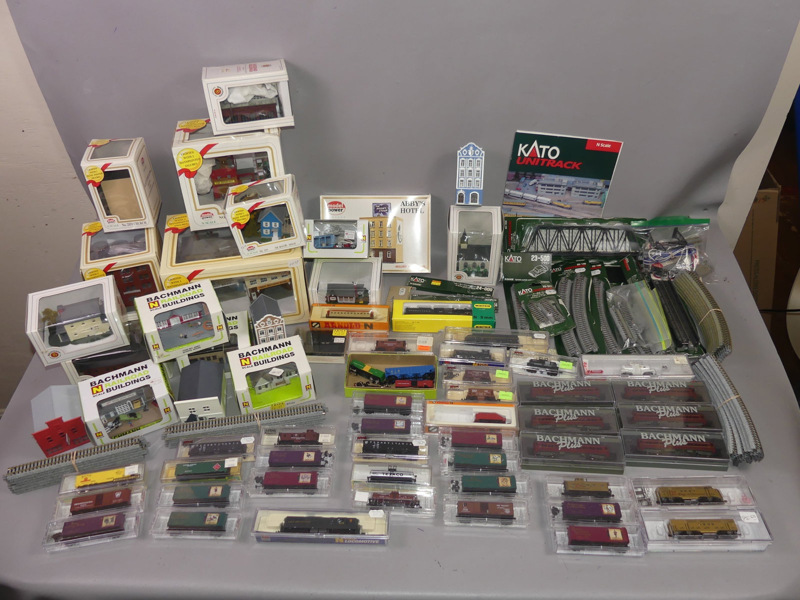 HUGE LOT N SCALE TRAINS & ACCESS.: N Scale trains & accessories: 2005 Micro-Trains Line 12 Days of Christmas train and cars; 6 Bachmann Plus cars; Kato track; Minitrix 2970 engine in box; Life-Like locomotive 7751, 3559-3; Life-Like lo