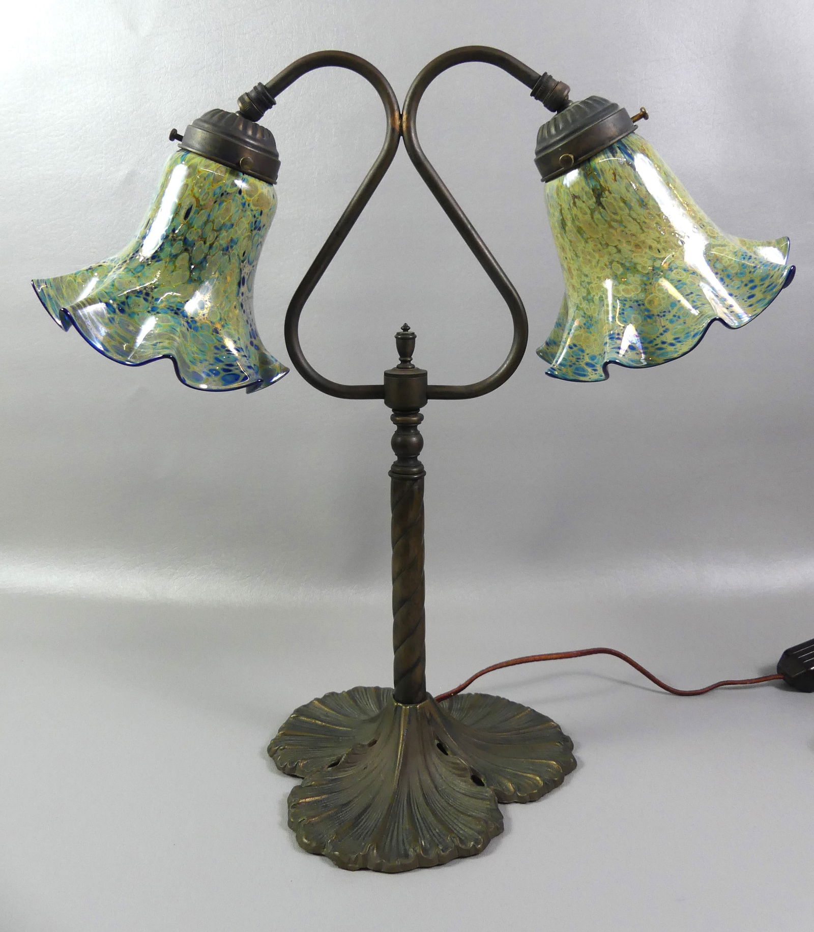 SEATTLE LAMP WITH ART GLASS SHADES (1 of 4)