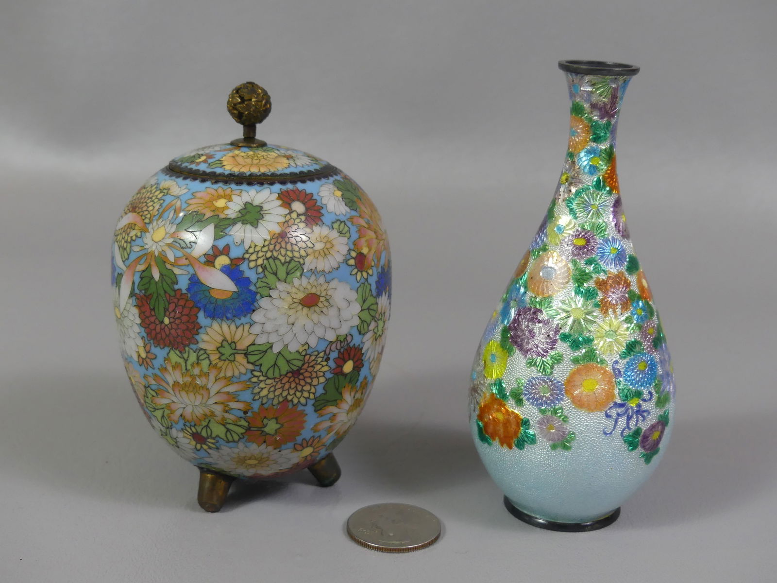 2 SMALL JAPANESE CLOISONNE FLORAL ITEMS (1 of 5)