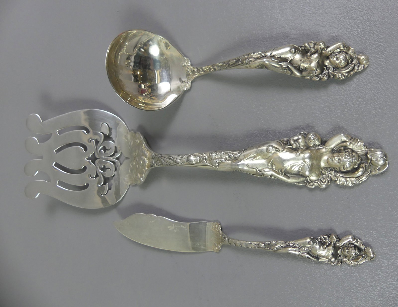 LOVE DISARMED REED & BARTON STERLING SERVE PIECES: Lot of 3 heavy old Reed and Barton sterling serving pieces in the desirable LOVE DISARMED pattern. Consists of 10.75 in serving shovel; 6 in sauce spoon; and 7.25 in master butter knife. Total weight 