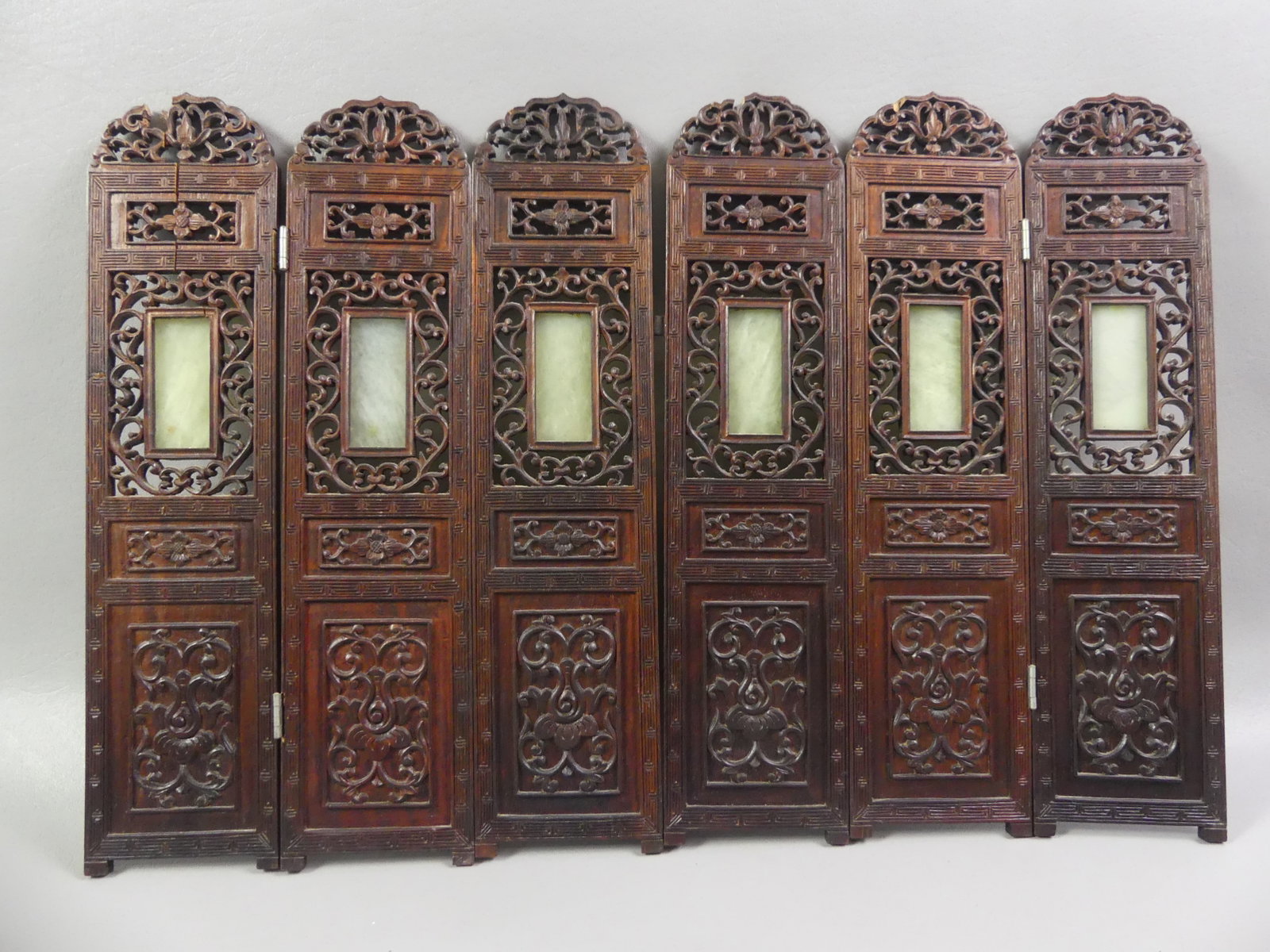 CHINESE JADE & HARDWOOD TABLE SCREEN: Antique Chinese hardwood 6 panel carved table screen with inset green jade panels, 2.5 x 1 inch. Overall size 20 x 14 in. Minor loss/crack to one panel.