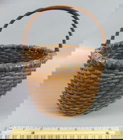 ANTIQUE NANTUCKET BERRY BASKET