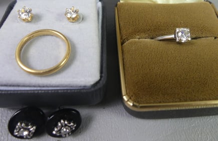 ASSORTED LOT GOLD JEWELRY
