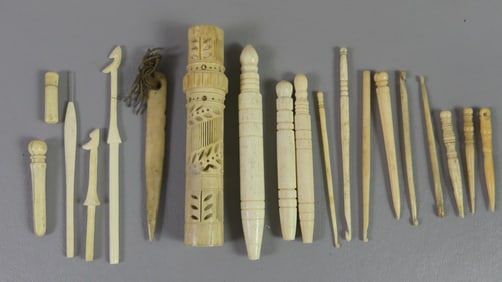 18 PCS WHALEBONE ITEMS