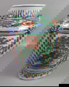 CHINESE FAMILLE ROSE CERAMIC VASE