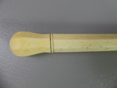 ANTIQUE CAPTAIN'S WHALE BONE CANE