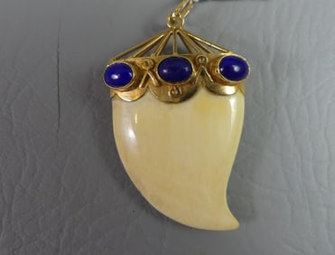 18K GOLD TOOTH PENDANT WITH GEMS