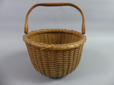 ANTIQUE NANTUCKET BASKET