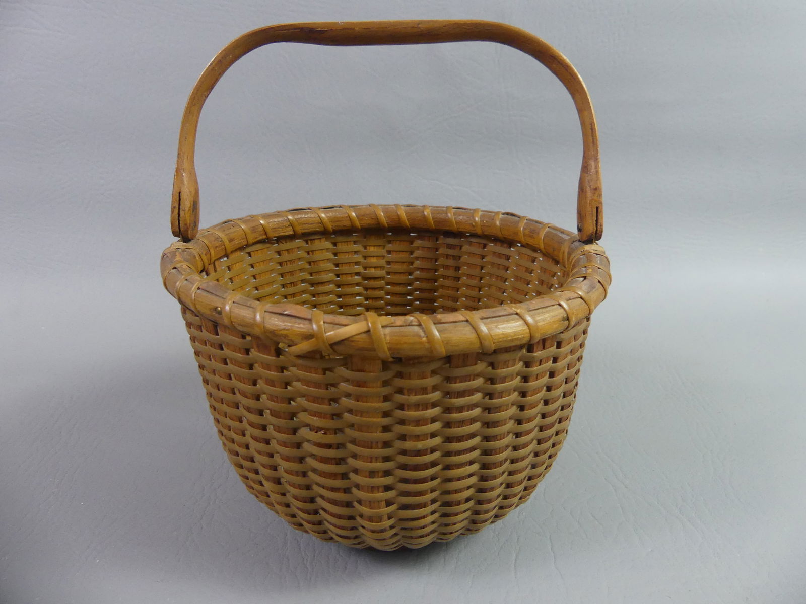 ANTIQUE NANTUCKET BASKET (1 of 4)