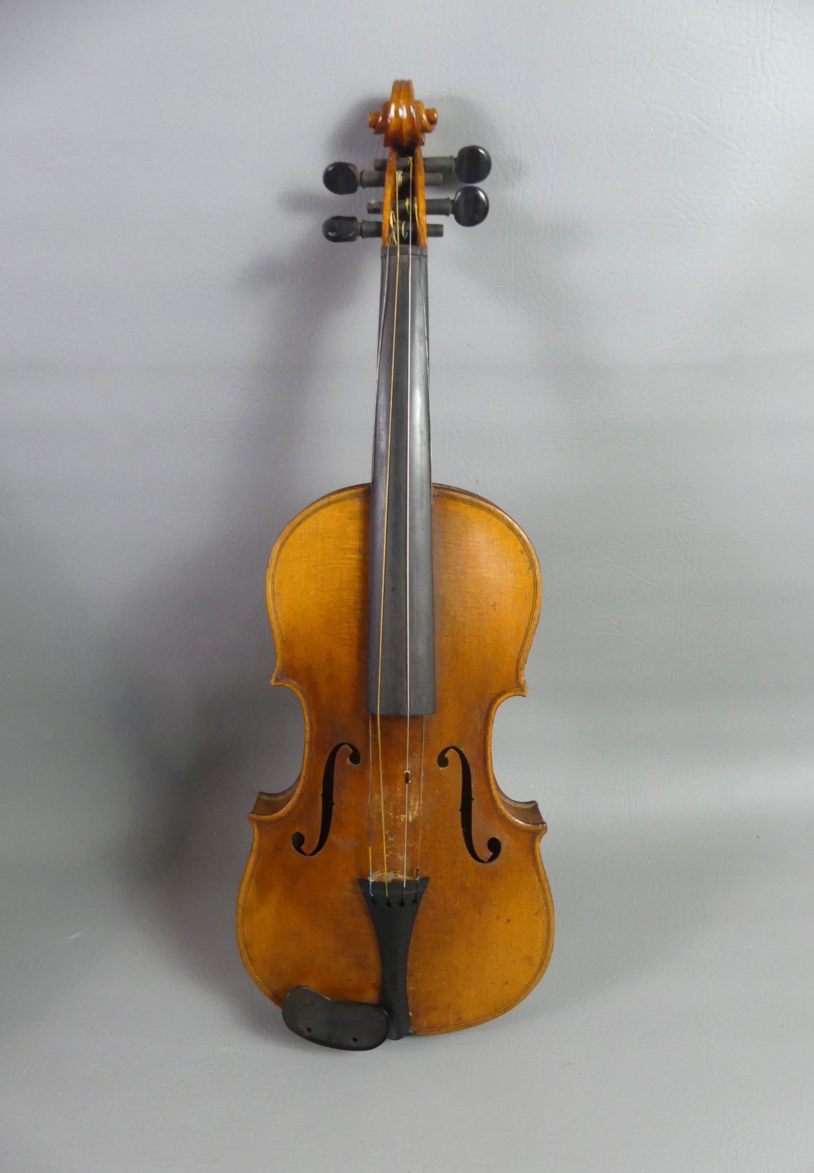 ANTIQUE TIGER MAPLE VIOLIN (1 of 4)
