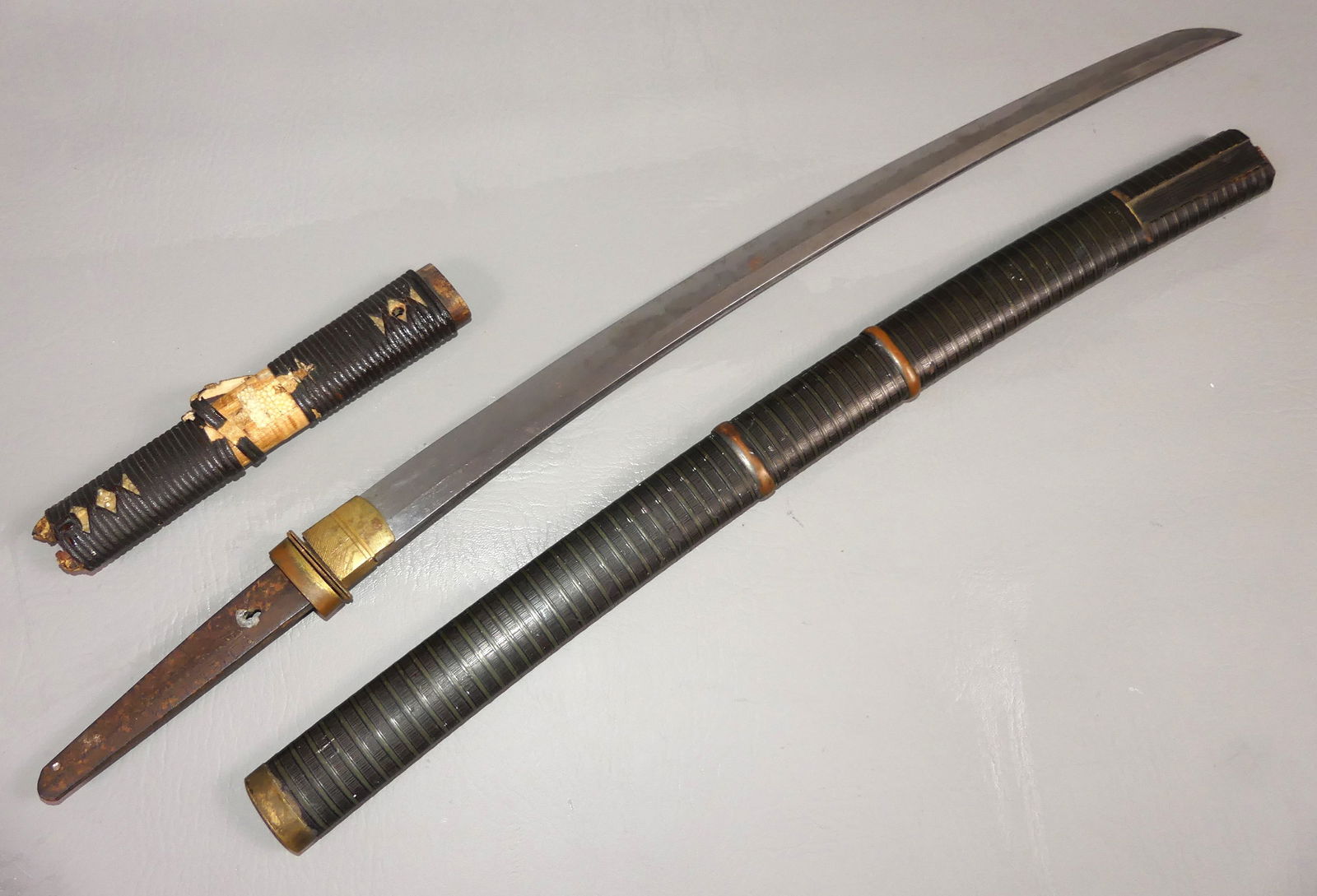 ANTIQUE JAPANESE WAKIZASHI SWORD (1 of 8)