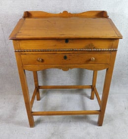 PERIOD SCHOOLMASTER'S DESK