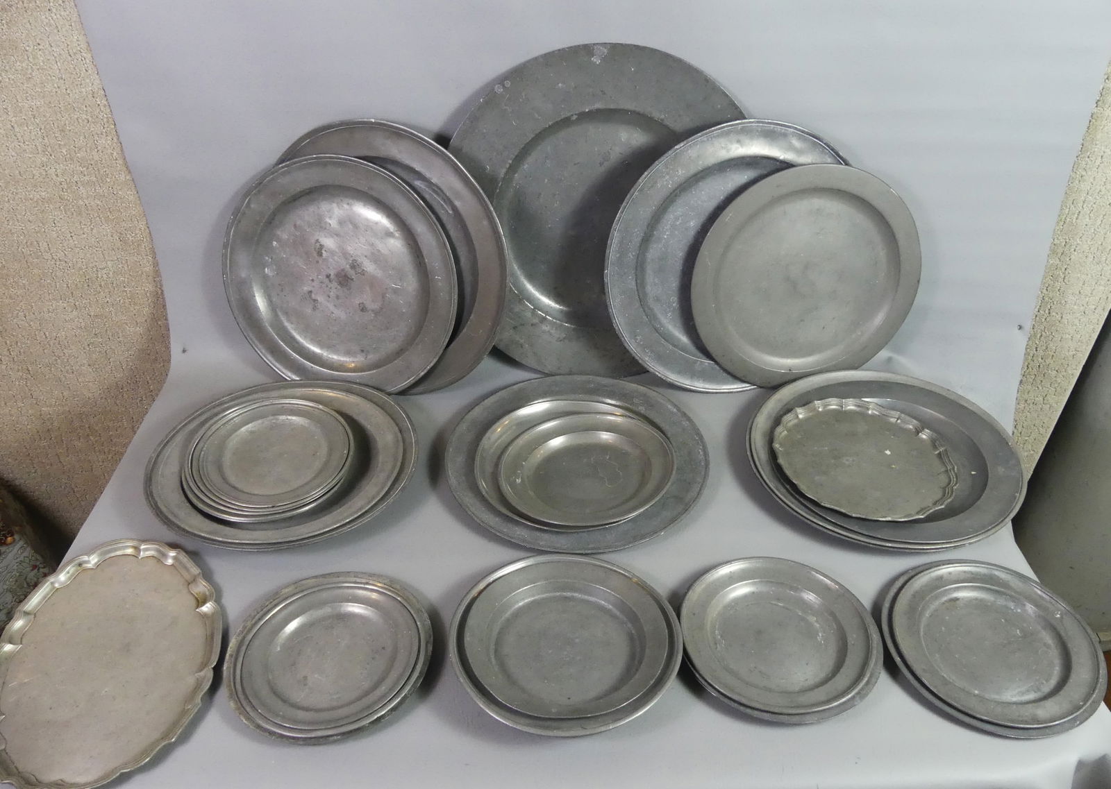 LARGE LOT ANTIQUE PEWTER PLATES (1 of 4)