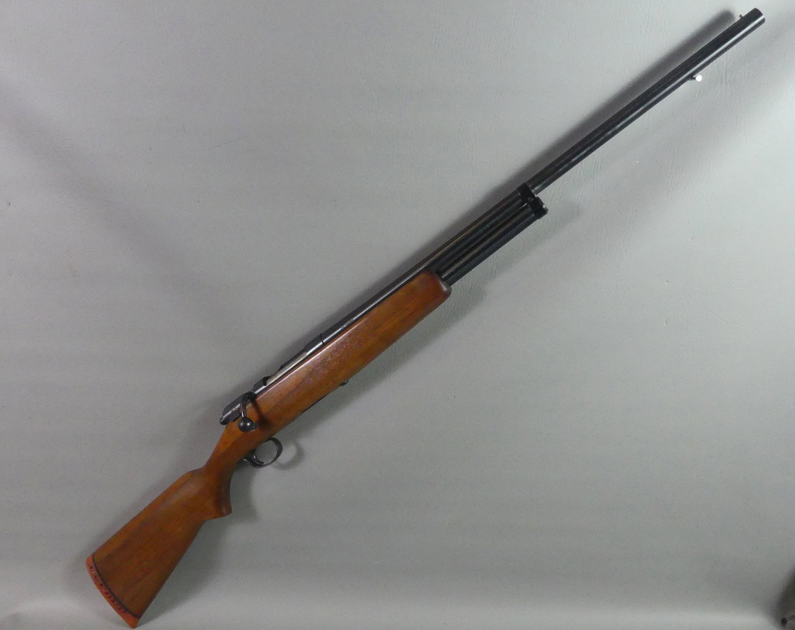 JC HIGGINS MODEL 583 SHOTGUN: A JC Higgins Model 583 (Sear, Roebuck & Co brand) 16 gauge bolt-action shotgun with 26 in barrel, 47 in long. Walnut stock, 2&3/4 shells. Blue padded sleeve. Good condition. NOTE: By purchasing a fire
