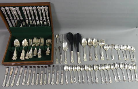 TOWLE OLD COLONIAL STERLING FLATWARE SET: Extensive flatware service by Towle in the Old Colonial pattern (1895) consisting of: 14 dinner knives, 14 dinner forks (7.5 in), 13 tablespoons, 14 salad/luncheon forks, 28 teaspoons, 14 butter