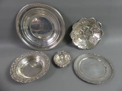 5 STERLING BOWLS & PLATES: Lot 5 sterling silver bowls and plates to 8.5 in diameter. Includes 3.5 in heart-shaped dish. Total 13.6 ozt.